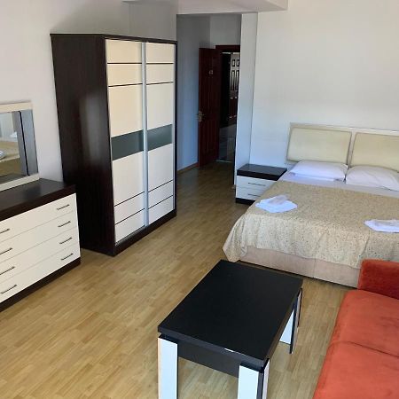 Prestige Hotel Batoemi Buitenkant foto