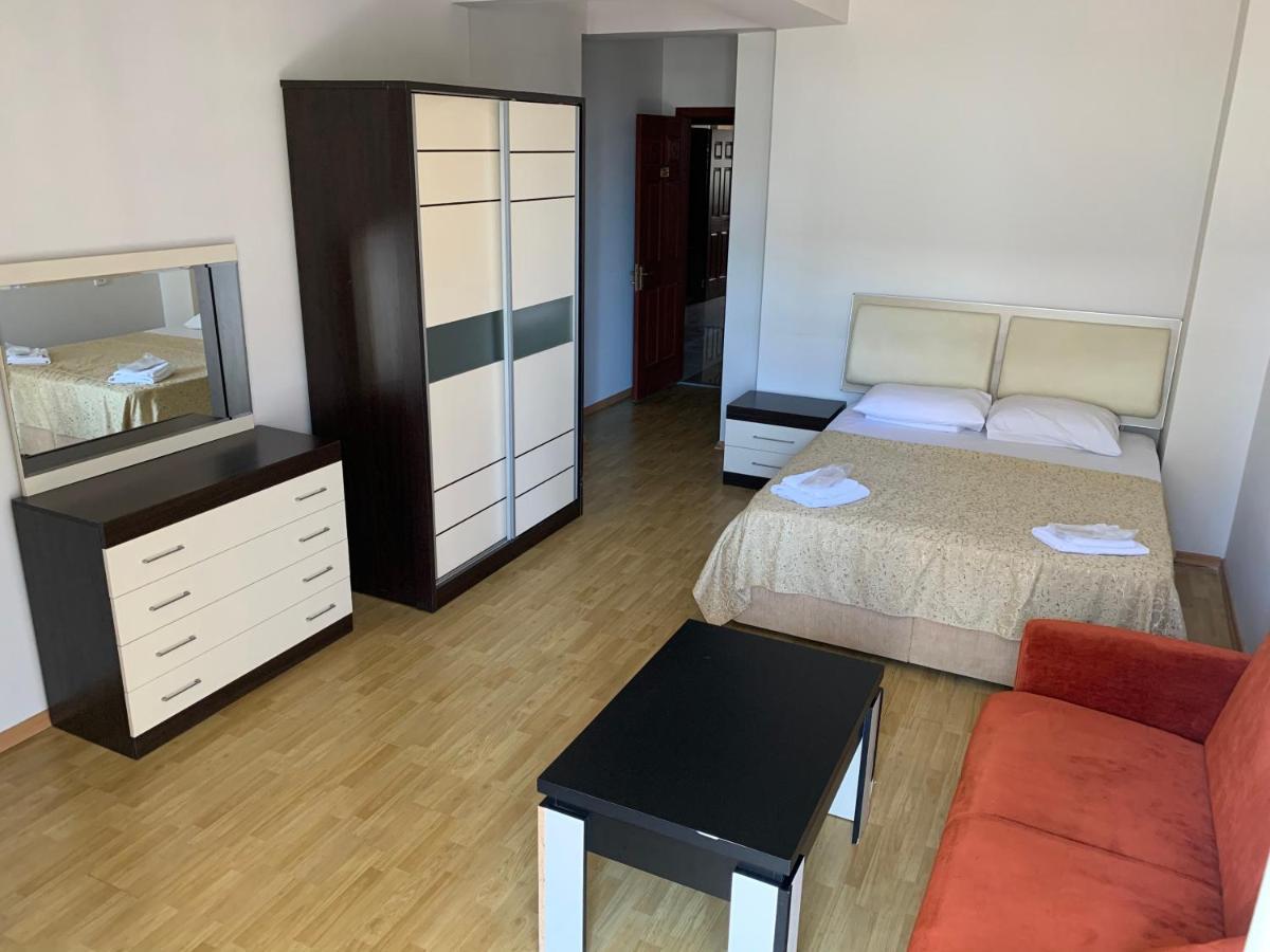 Prestige Hotel Batoemi Buitenkant foto