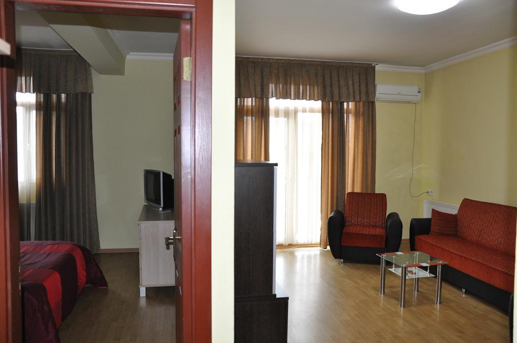 Prestige Hotel Batoemi Kamer foto