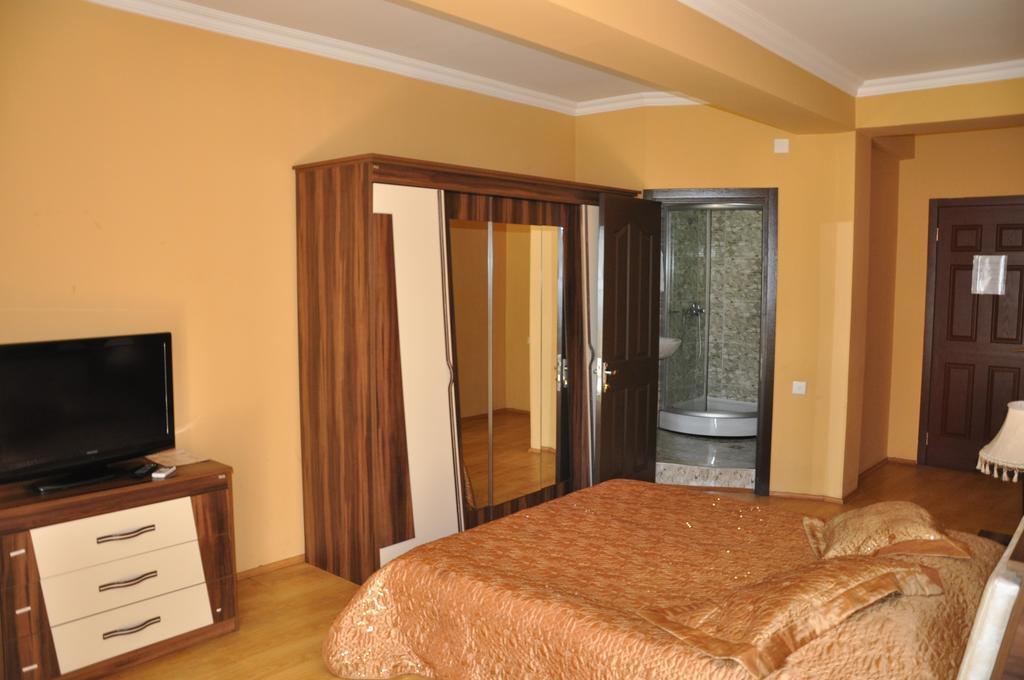 Prestige Hotel Batoemi Kamer foto