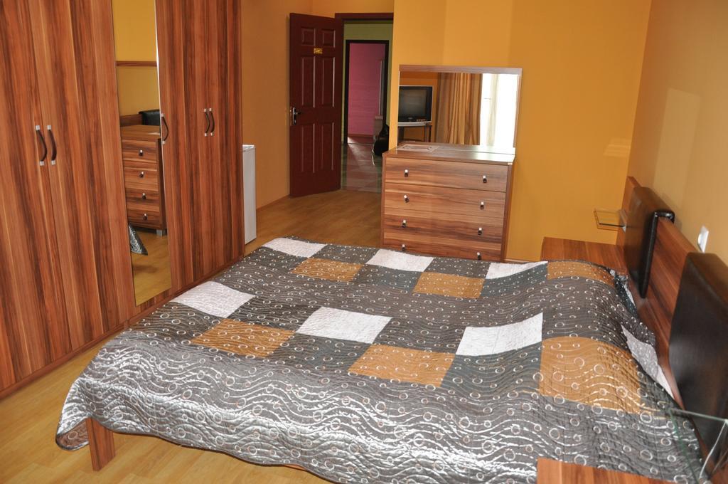 Prestige Hotel Batoemi Buitenkant foto