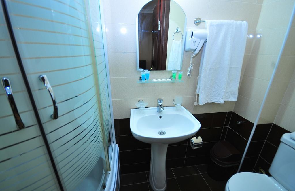 Prestige Hotel Batoemi Buitenkant foto