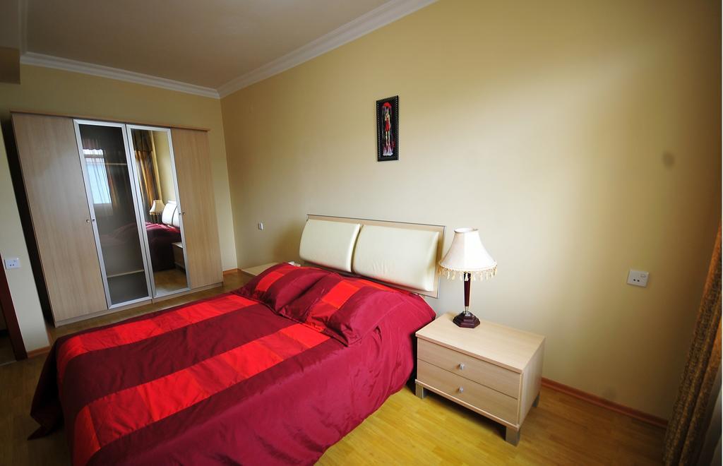 Prestige Hotel Batoemi Buitenkant foto