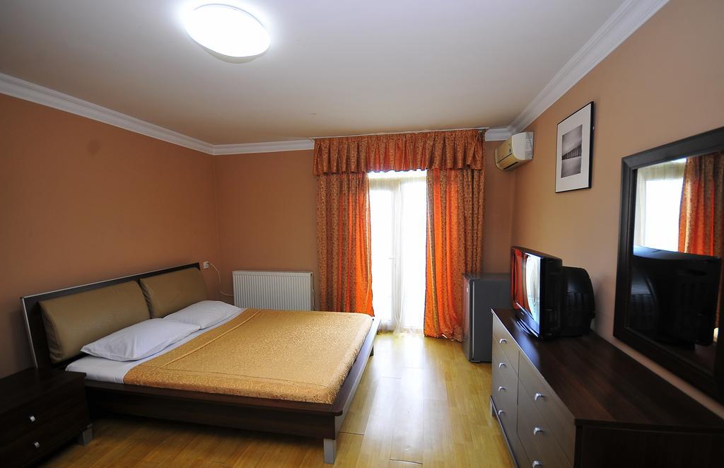 Prestige Hotel Batoemi Buitenkant foto