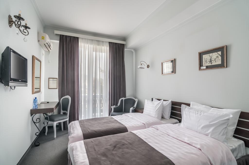Prestige Hotel Batoemi Buitenkant foto