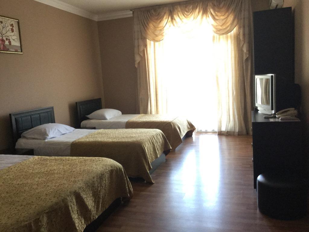 Prestige Hotel Batoemi Buitenkant foto