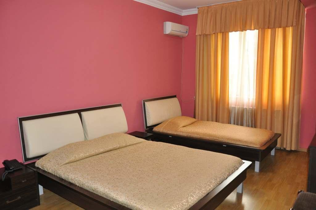 Prestige Hotel Batoemi Buitenkant foto