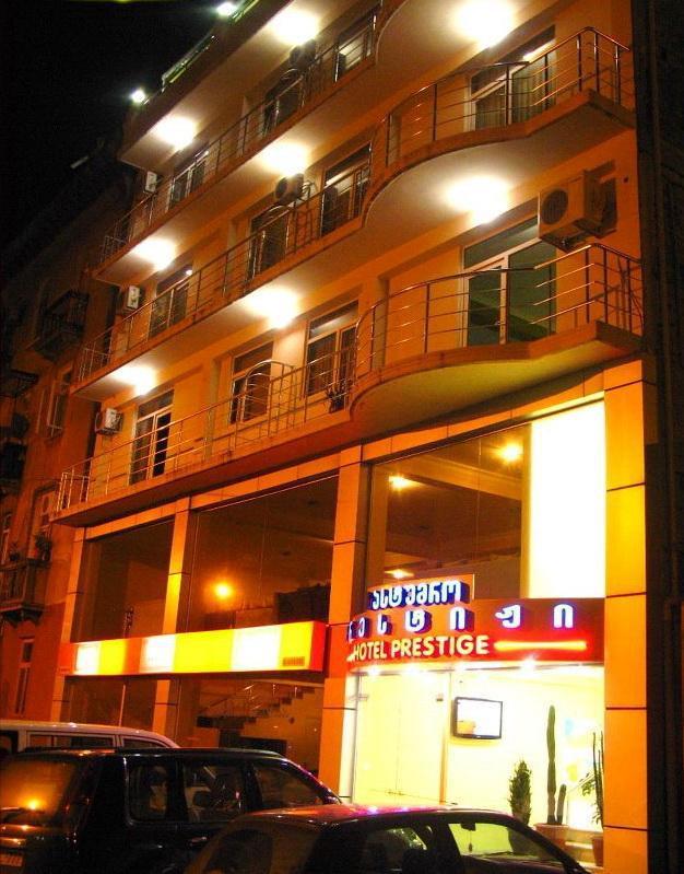 Prestige Hotel Batoemi Buitenkant foto