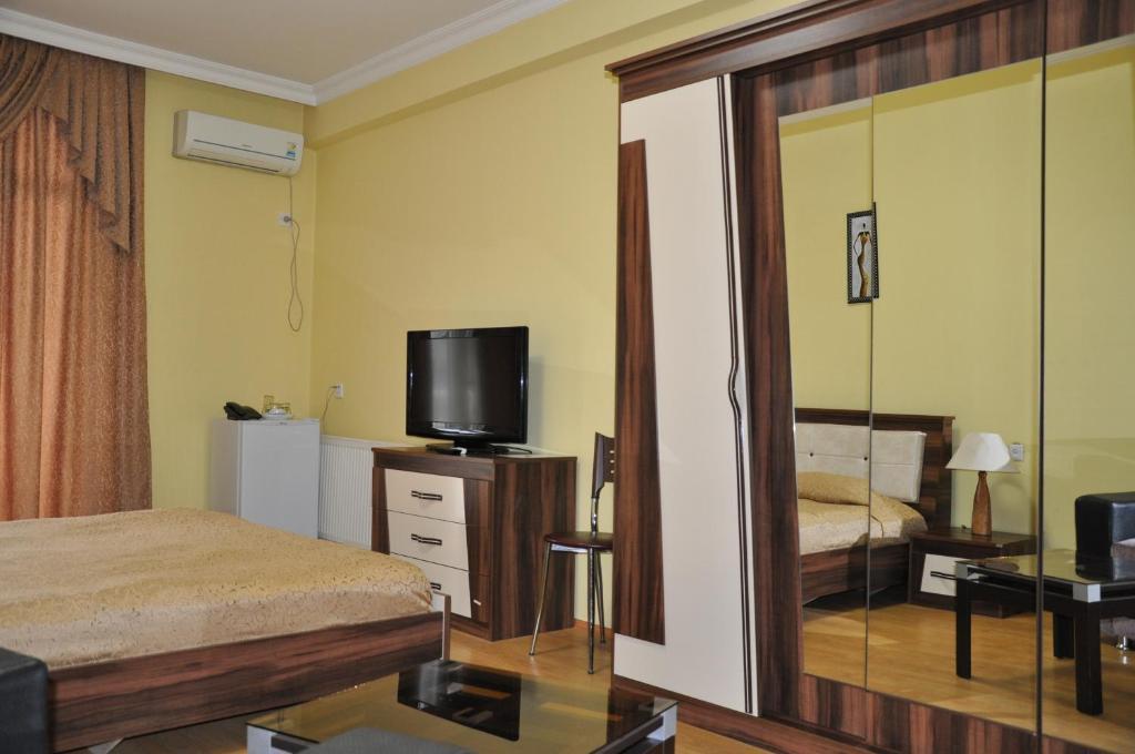 Prestige Hotel Batoemi Buitenkant foto