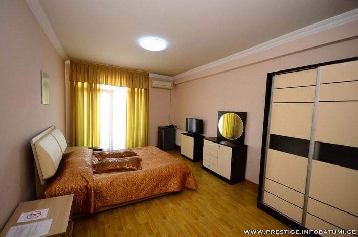 Prestige Hotel Batoemi Buitenkant foto